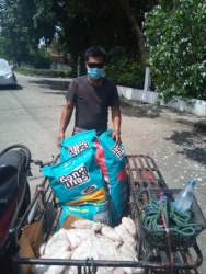 240194145_790188841654325_4955634553772970324_n.jpeg - ส่งต่อบุญอาหารน้องหมาน้องแมวที่ทุกท่านนำมาบริจาค ”ในช่วงสถานการณ์แย่ ทำให้ทุกที่เดือดร้อนไปจนถึงวัด  | https://www.santisookdogandcat.org